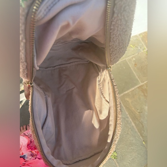 RARE Stoney Clover Lane Disney Fable Minnie Mouse Beige Sherpa Classic Backpack - Picture 5 of 6